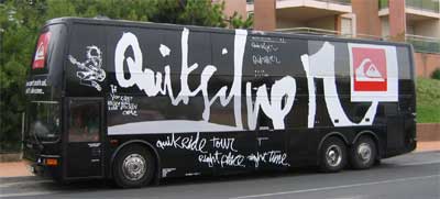 Il Bus Quicksilver arriva a Milano con un carico di campioni!