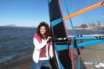 La campionessa di windsurf Bruna Ferracane torna ad allenarsi con la Società Canottieri Marsala