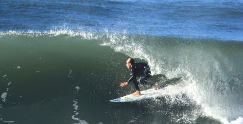 Il surfista Matteo Calatri in gara al Santa Cruz Pro
