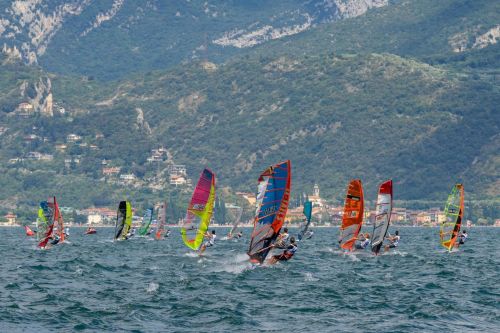 Windsurf/day 2 mondiali IFCA Slalom contesi tra Francia e Italia