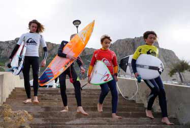 Spettacolo tra le onde in Sardegna per la finale del circuito junior di surf Fisw Surfing