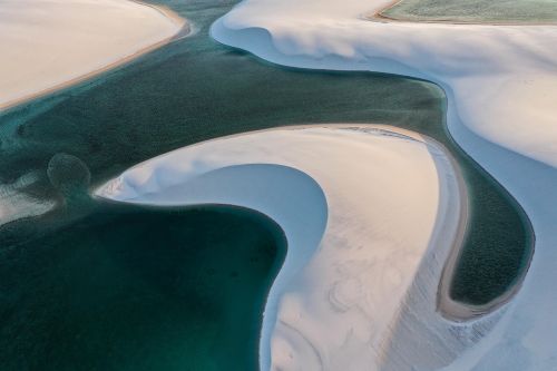 Una scuola di kitesurf tra le dune di Lençóis Maranhenses, in Brasile