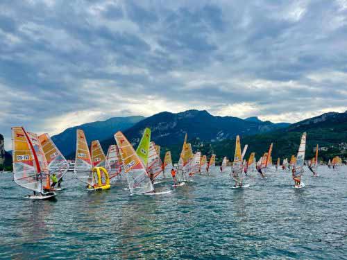 Windsurf Giovanile di scena sul Garda Trentino: conclusa la prima fase di regate con iQFoil e Techno slalom