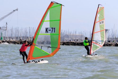 Giovanile / All\'Adriatico Wind Club Ravenna un corso che introduce al windsurf agonistico
