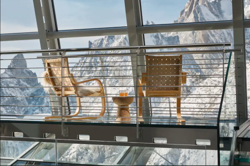 Sciare per primi sulle piste di Courmayeur e dormire nella suite su Airbnb piÃ¹ alta d\'Europa, sul Monte Bianco