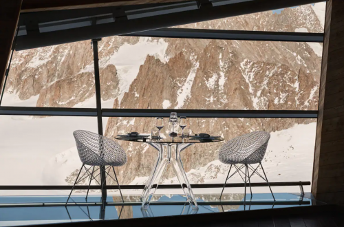 Sciare per primi sulle piste di Courmayeur e dormire nella suite su Airbnb piÃ¹ alta d\'Europa, sul Monte Bianco