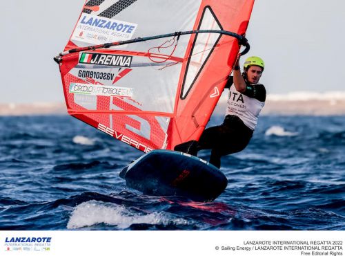 L\'atleta del Circolo Surf Torbole Nicolò Renna bronzo alla Lanzarote International Regatta