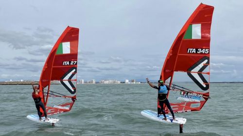 Due ori e un argento iQFoil a Cadice per il Circolo Surf Torbole