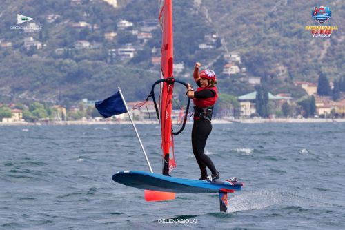 L\'azzurro Benedetti vince gli IQFoil International Games di Torbole