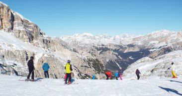 Mottolino Fun Mountain presenta La Dolce Vita: tutto ciò che di più divertente e coinvolgente offre il comprensorio, oltre allo sci. Una formula che è Dolce, perché confortevole, easy, facile da prenotare, ed è Vita, per