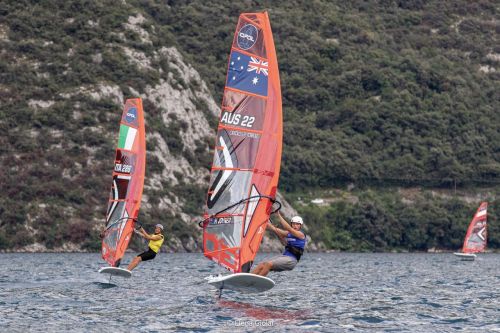 Day 4 Europei iQFoil giovanili: venerdi ultime battaglie per guadagnare le medal series